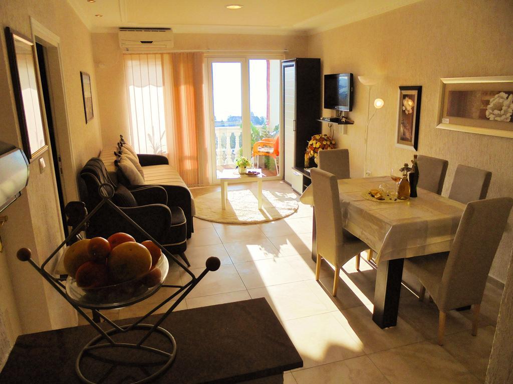 טיווט Villa Lastva Apartments מראה חיצוני תמונה