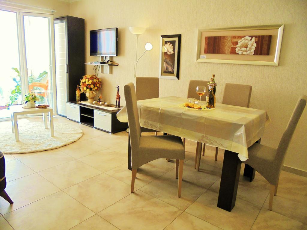 טיווט Villa Lastva Apartments מראה חיצוני תמונה