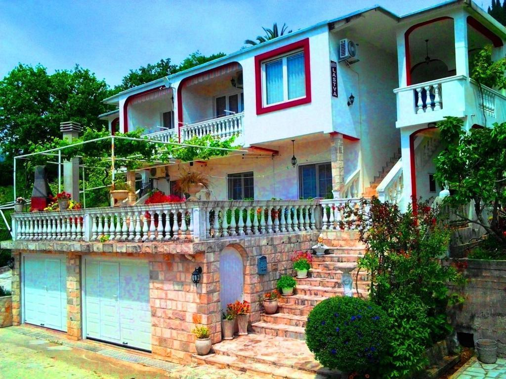 טיווט Villa Lastva Apartments מראה חיצוני תמונה