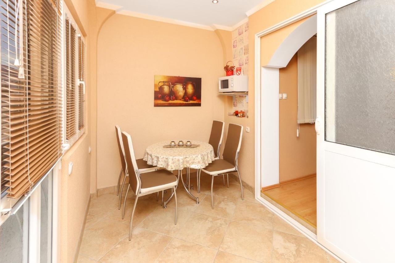 טיווט Villa Lastva Apartments מראה חיצוני תמונה