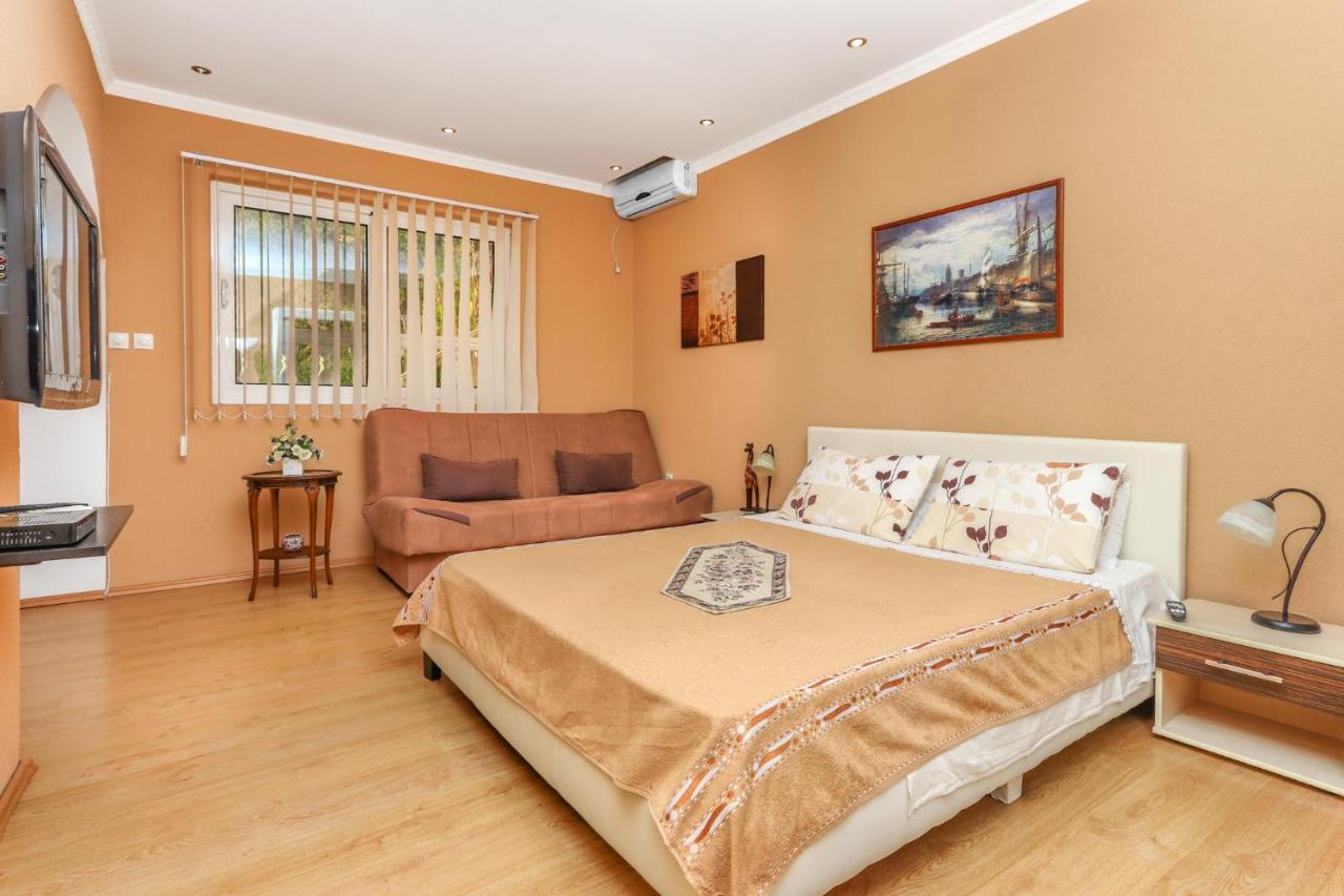 טיווט Villa Lastva Apartments מראה חיצוני תמונה