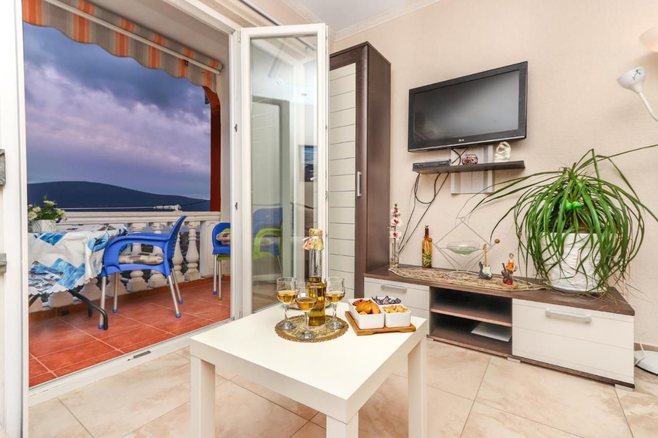 טיווט Villa Lastva Apartments מראה חיצוני תמונה