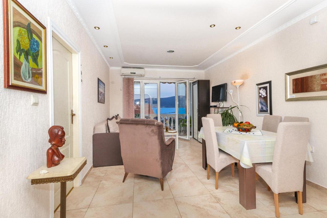 טיווט Villa Lastva Apartments מראה חיצוני תמונה
