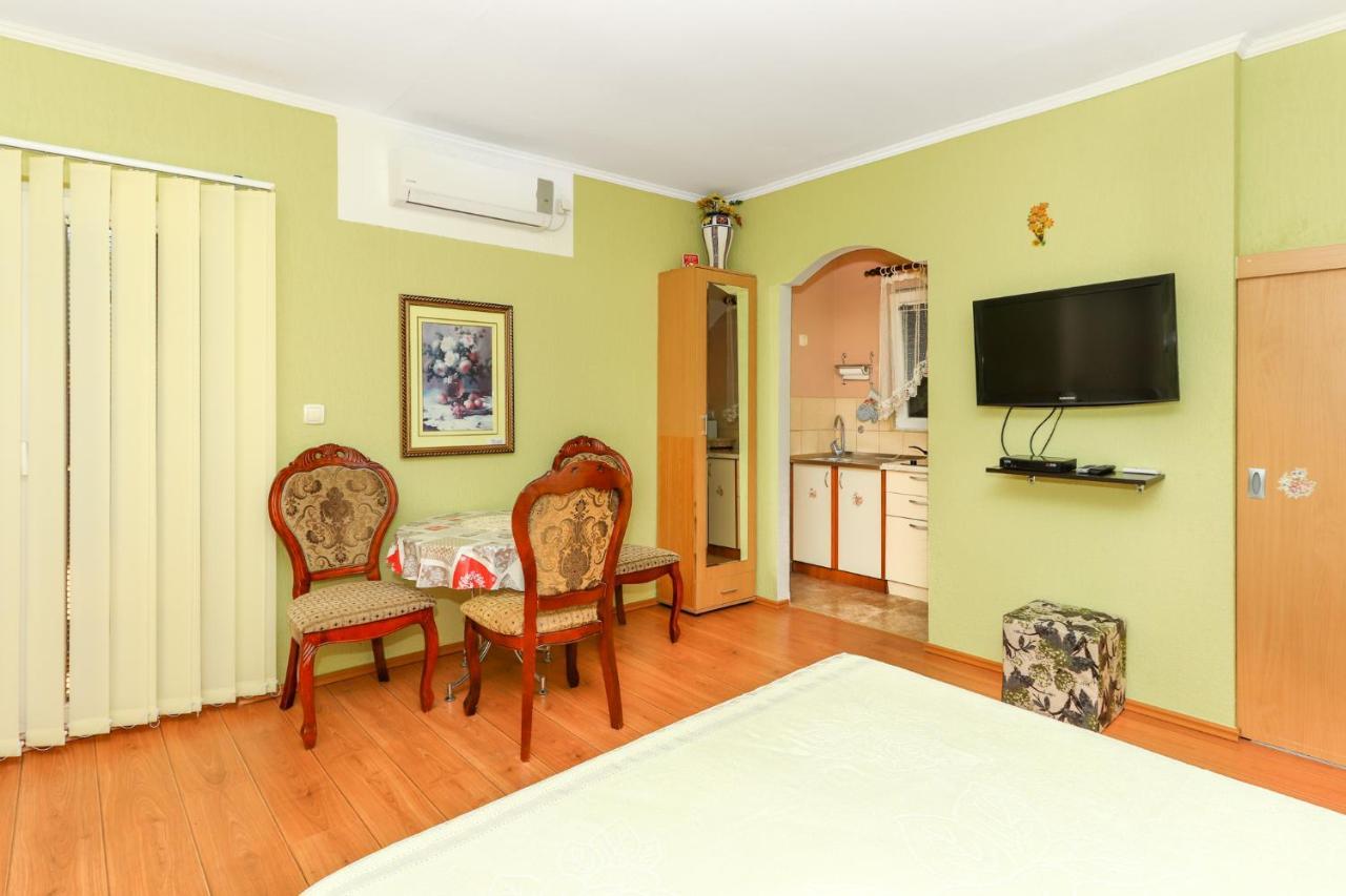 טיווט Villa Lastva Apartments מראה חיצוני תמונה